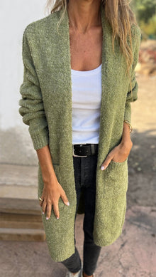 Gestrickter | übergroßer und lässiger Damenpulli mit Taschen in Grün