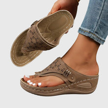 Carina – Flache Sandalen für Damen zum Hineinschlüpfen in Braun