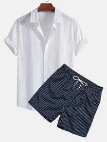 Leinenoptik Baumwollhemd mit Knopfleiste & gestreifte Swim Shorts mit Print in Weiß