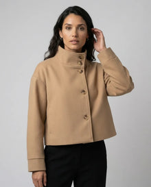 Kurze Damenjacke mit Stehkragen und geradem Schnitt in Beige