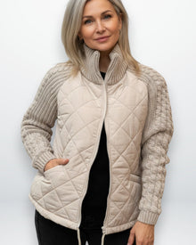 Stepp Strickjacke für Damen mit geripptem Kragen in Beige
