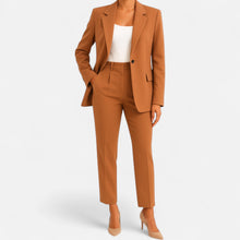 Anja – Eleganter Maßanzug mit Blazer und Hose für Damen in Braun