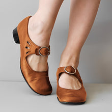 Navie - Komfortable Zehensandalen mit rundem Design in Braun