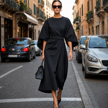 Sonia - Elegantes Kleid mit markanten Ärmeln in Schwarz