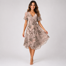 Elsinya - Elegantes und fließendes Midi-Kleid in Braun