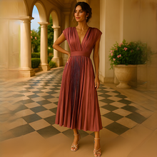Elvira - Stilvolles Midi-Kleid mit V-Ausschnitt und Raffungen in Braun