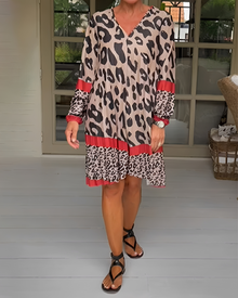 Marfie - Elegantes Mini-Kleid mit V-Ausschnitt in Braun