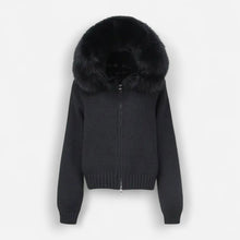 Strickjacke für Damen mit flauschiger Kapuze - kurz in Schwarz