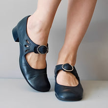 Navie - Komfortable Zehensandalen mit rundem Design in Blau