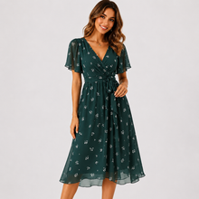 Elsinya - Elegantes und fließendes Midi-Kleid in Grün