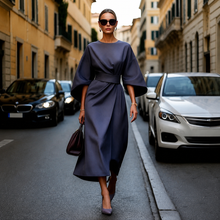 Sonia - Elegantes Kleid mit markanten Ärmeln in Marineblau