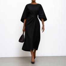 Paula – Elegantes Satinkleid mit Fledermausärmeln für Damen in Schwarz