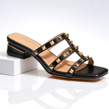 Edith™ - Sandalen mit Nieten in Schwarz