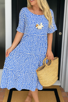 Zora | Figurfreundliches Sommerkleid mit femininer Silhouette in Blau