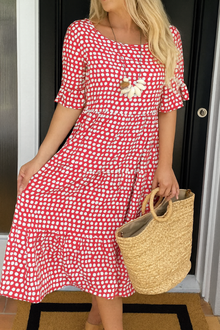 Zora | Figurfreundliches Sommerkleid mit femininer Silhouette in Rot