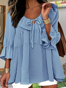 Garbine – Elegante Bluse Mit Rüschen Am Ausschnitt in Hellblau