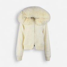 Strickjacke für Damen mit flauschiger Kapuze - kurz in Beige