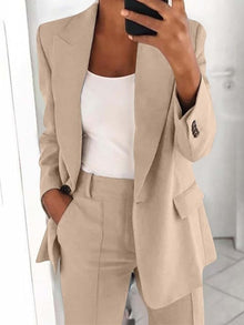 Iris - Schmeichelhafter Schnitt Damenanzug in Beige