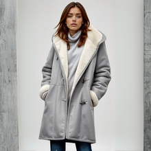 Antonia - Kuscheliger Fell-Futter Mantel in Grau