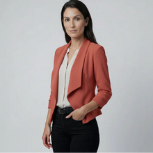 Taillierter Kurzblazer für Damen mit Schalkragen in offenem Schnitt in Rosa