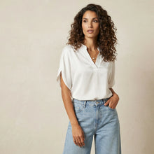 Kurzarm Bluse für Damen mit V-Ausschnitt und geradem Schnitt in Weiß