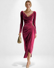 Langarm Samtkleid mit Drapiertem Ausschnitt und Schlitz - Midi in Rot
