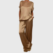 Carina – Luxuriöses Lounge-Set für Damen aus Satin in Braun