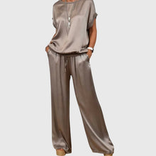 Carina – Luxuriöses Lounge-Set für Damen aus Satin in Grau