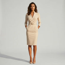 Figurbetontes Midikleid mit Stehkragen und Ärmeln im eleganten Business Stil in Aprikose