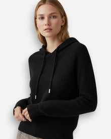 Weicher gerippter pullover für Damen mit Kapuze in Schwarz