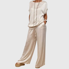Carina – Luxuriöses Lounge-Set für Damen aus Satin in Weiß