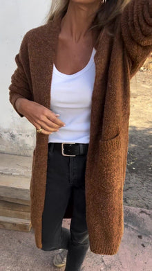Gestrickter | übergroßer und lässiger Damenpulli mit Taschen in Braun
