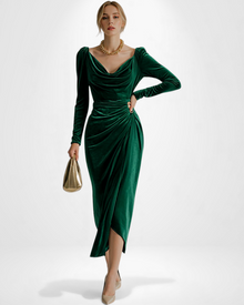 Langarm Samtkleid mit Drapiertem Ausschnitt und Schlitz - Midi in Grün
