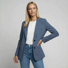 Langer Blazer für Damen mit zwei Knöpfen und Klappentaschen in einfarbigem Design in Himmelblau