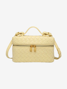 Julia | Strukturierte, glänzende Tasche aus gewebtem Material in Hellgelb