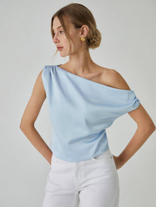 Arwen – Ein-Schulter-Bluse mit geknotetem Ausschnitt in Hellblau