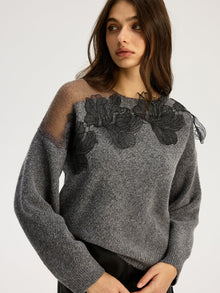 Erika – Pullover aus floraler Spitze, halbtransparent, mit Rundhalsausschnitt in Grau