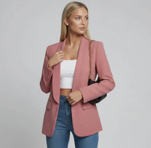 Taillierter Damen Blazer mit fließendem Schalkragen im klassischen Schnitt in Rosa