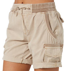 Audria – Kurzhosen mit hoher Taille Kordelzug und Cargotaschen in Khaki
