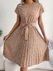 Brianna | Elegantes und lässiges Plisseekleid in Braun