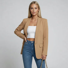 Taillierter Damen Blazer mit fließendem Schalkragen im klassischen Schnitt in Camel