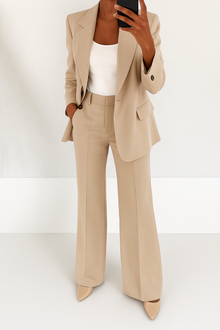 Eliza – Zweiteiler mit klassischem Blazer in Beige
