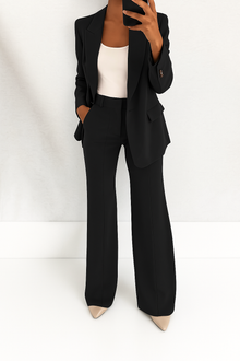 Eliza – Zweiteiler mit klassischem Blazer in Schwarz