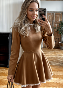 Everly | Spitzen-Minikleid mit hohem Bund in Braun