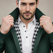 Leichte Blouson Jacke für Herren mit hohem Kragen und gestreiften Bündchen in Grün