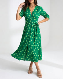 Fabienne - Elegantes Midi Kleid Mit Polka Dot Muster in Grün