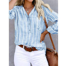 Agathe | Elegante gestreifte Bluse in Hellblau