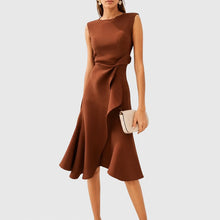 Stella - Stilvolles ärmelloses Midikleid in Braun