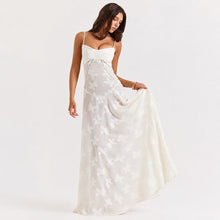 Jazmine - Elegantes, figurbetontes Maxikleid in Weiß