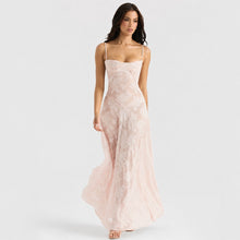 Jazmine - Elegantes, figurbetontes Maxikleid in Pink